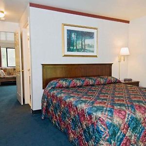 King Suite Jacuzzi Tub
